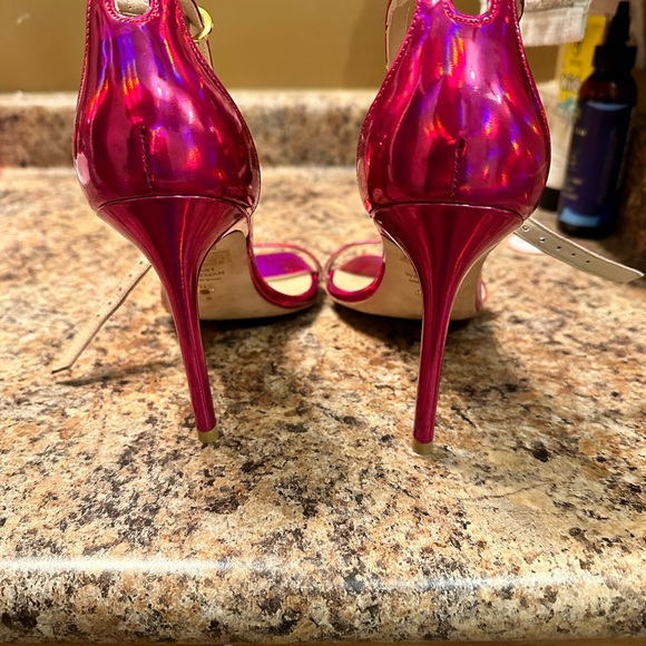 Stuart Weitzman Nudistcurve Metallic Ankle Sandals in Orchard Fuschia size 8 - Picture 5 of 5